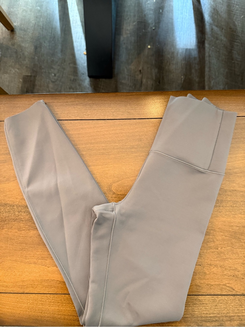 Vuori High-Rise Performance Leggings in Taupe Gray